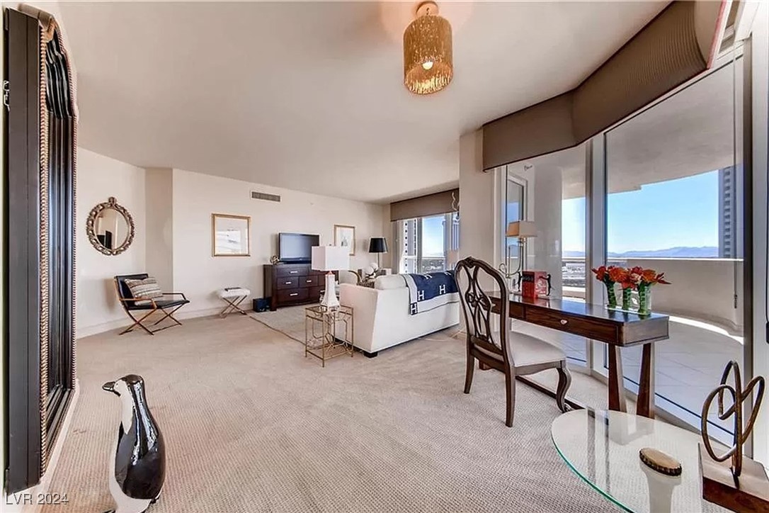 2747 Paradise Road 1205