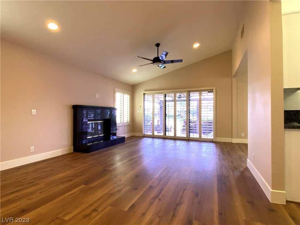 3013 Waterside Circle