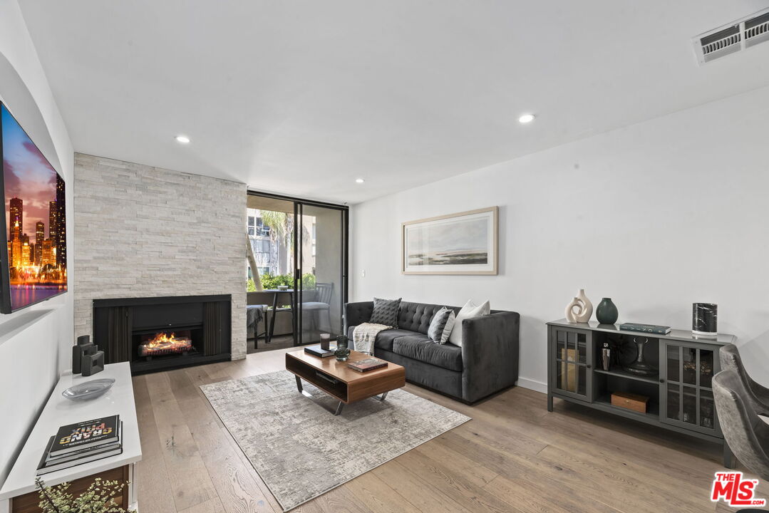 750 N Kings Rd Unit 201, West Hollywood, CA 90069