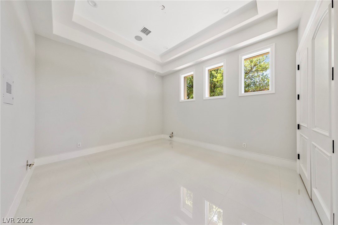 10 Cedar Chase Drive