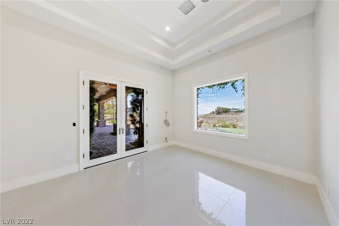 10 Cedar Chase Drive