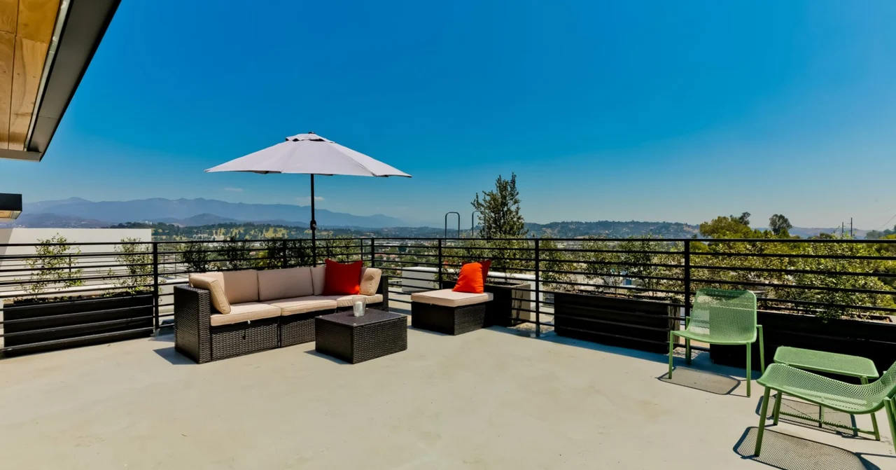 2903 West Steinbeck Drive, Los Feliz, CA 90039