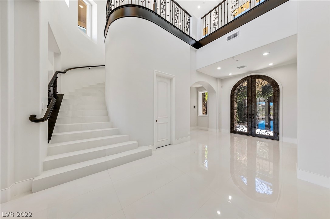 10 Cedar Chase Drive