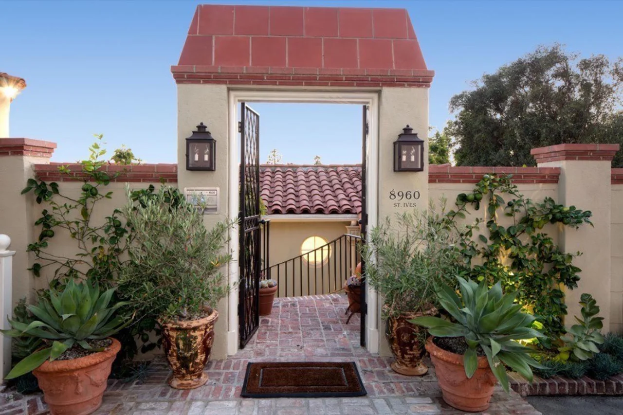8960 St Ives Drive, Los Angeles, CA 90069