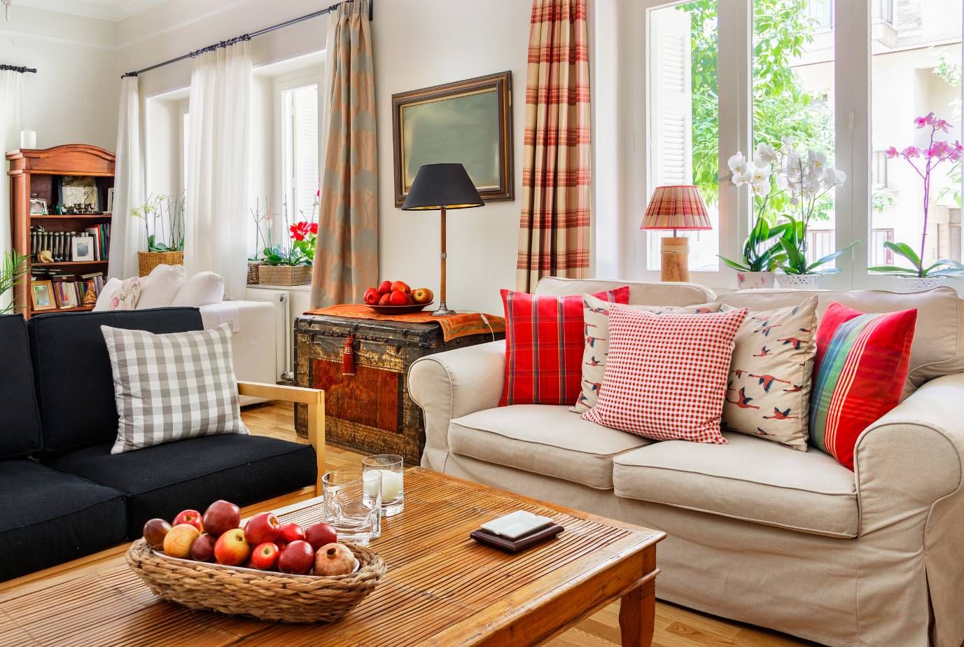 Thanksgiving Decor Tips to Match Your Home's Signature Style