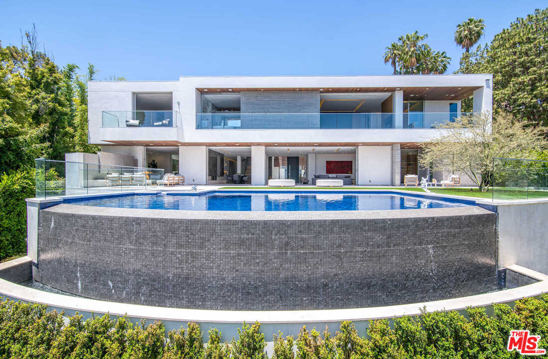 1401 Londonderry Place, Los Angeles, CA 90069