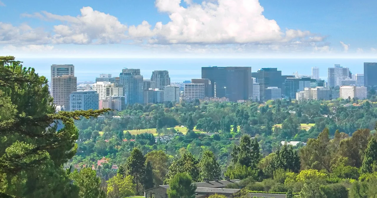 1106 North Hillcrest Road, Beverly Hills, CA 90210