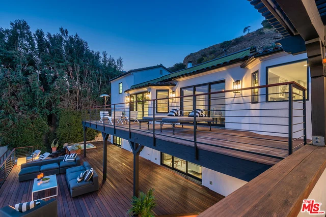 7874 Fareholm Drive, Los Angeles, CA 90046