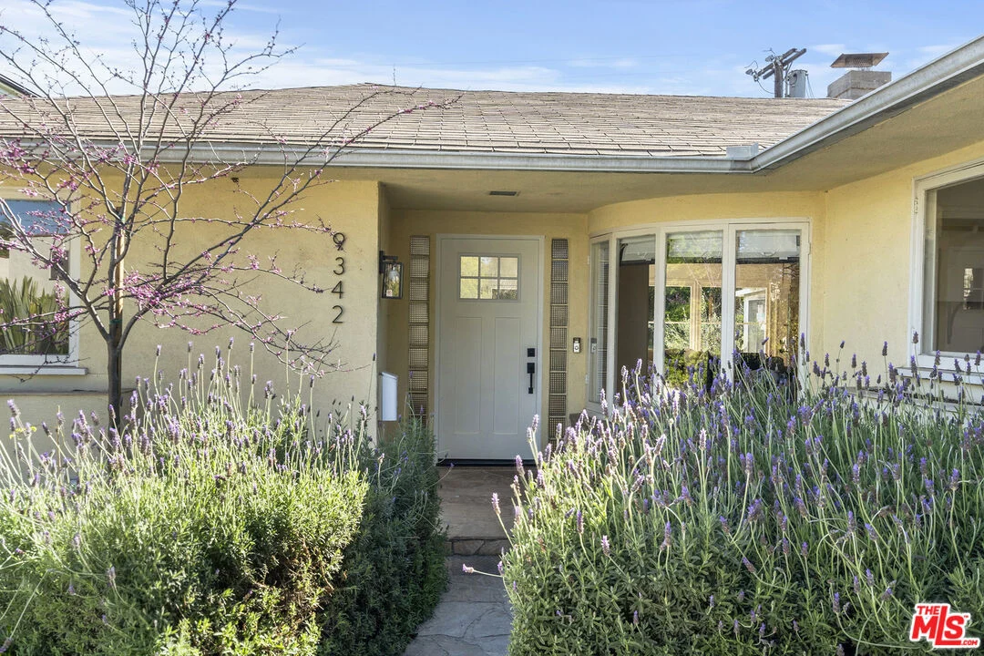 9342 Airdrome Street, Los Angeles, CA 90035