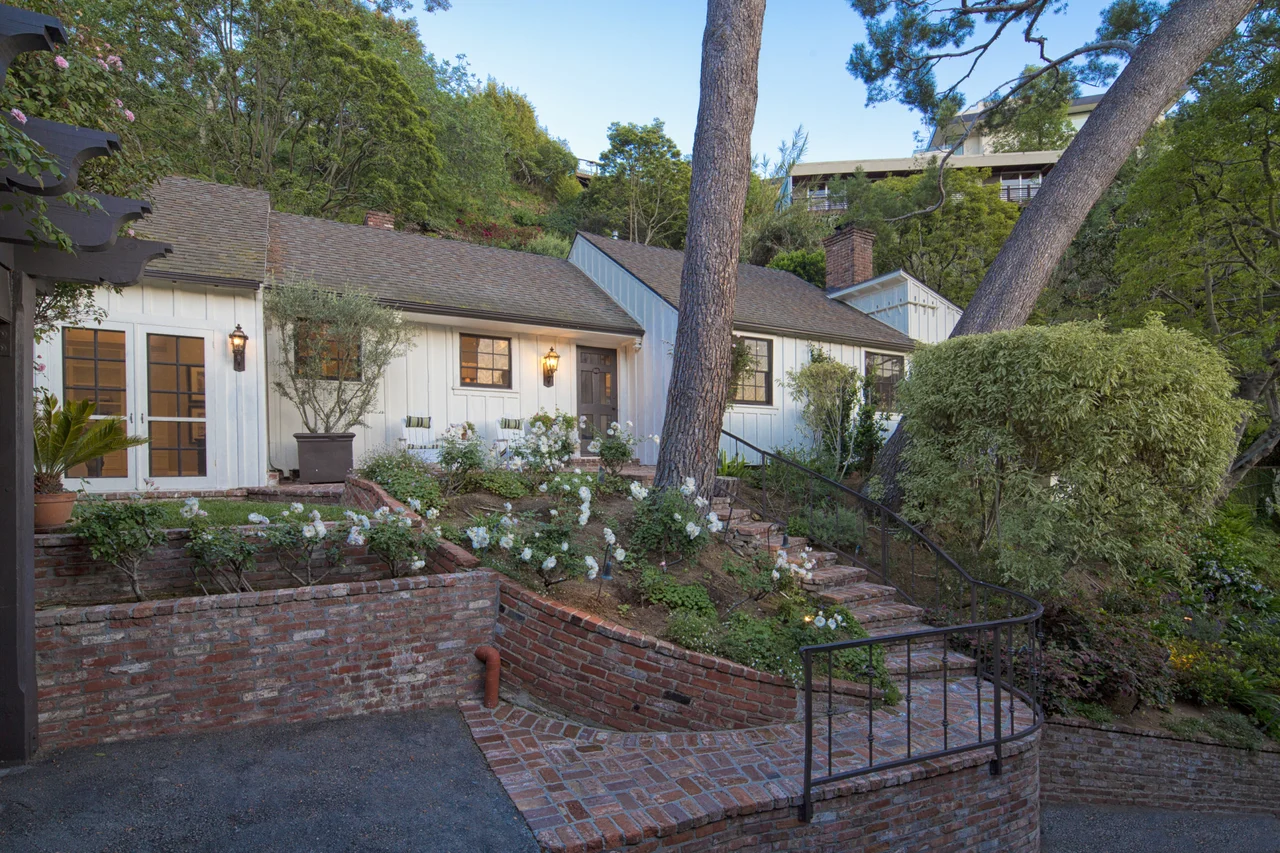 9151 Warbler Pl, Los Angeles, CA 90069