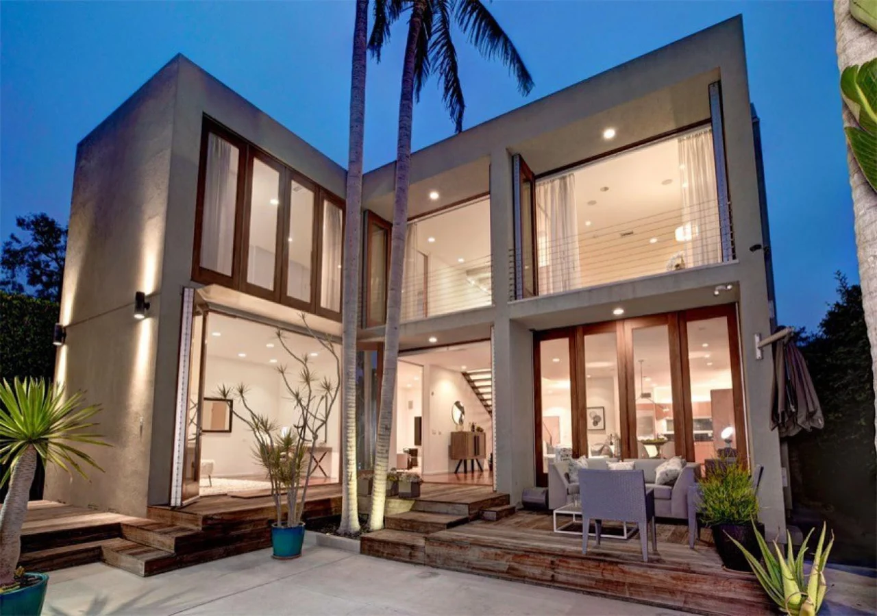 831 Dickson Street, Venice, CA 90292