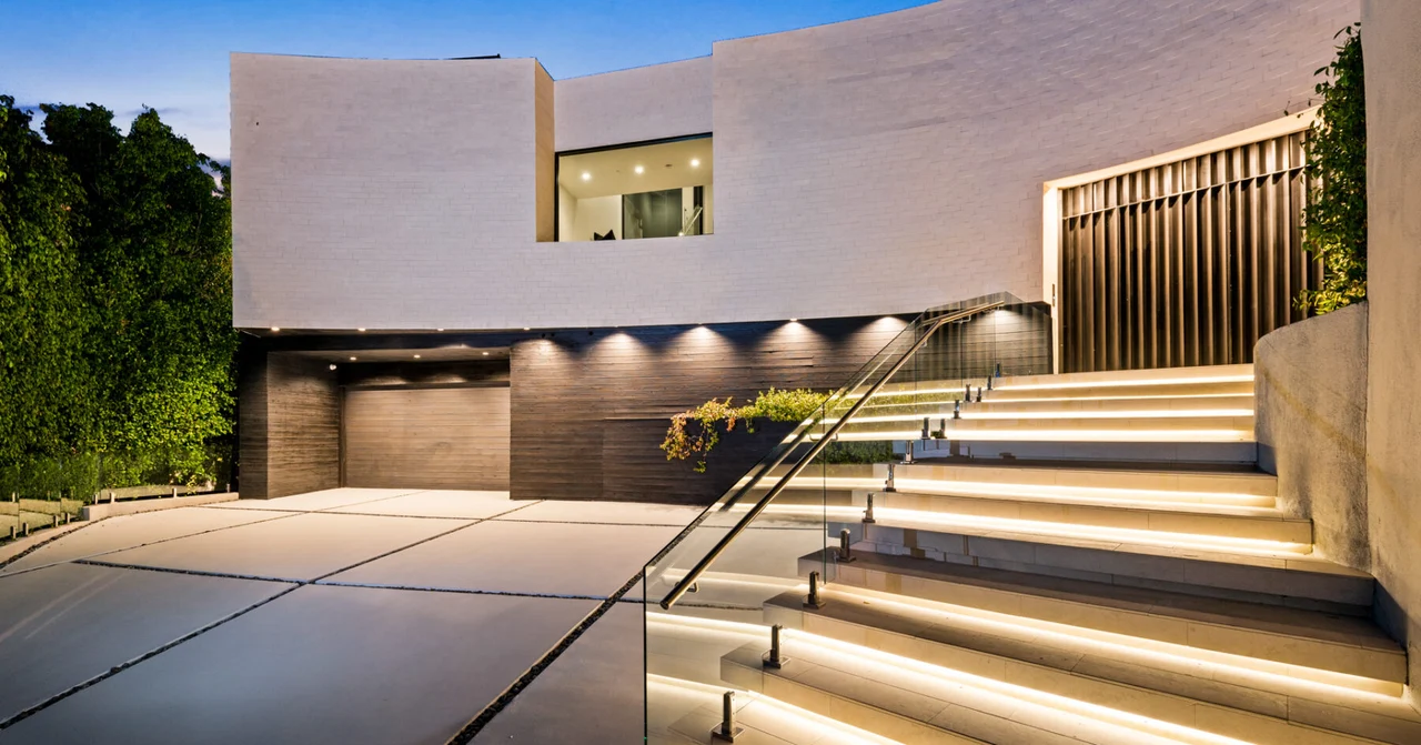9455 Readcrest Drive, Beverly Hills, CA 90210