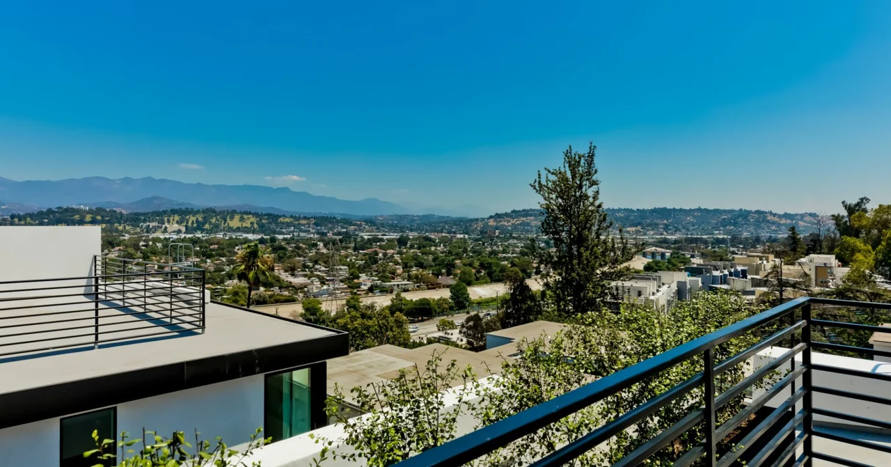 2905 Hemingway Drive, Silver Lake, CA 90039