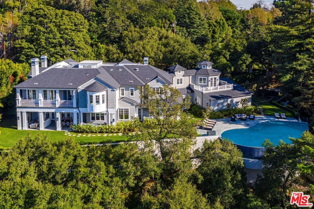 940 Eat Oakmont Drive, Los Angeles, CA 90049