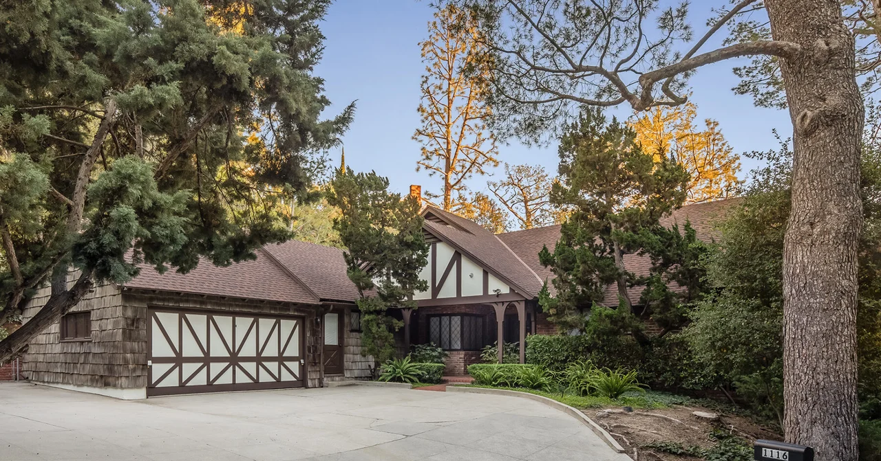 1116 Calle Vista Drive, Beverly Hills, CA 90210